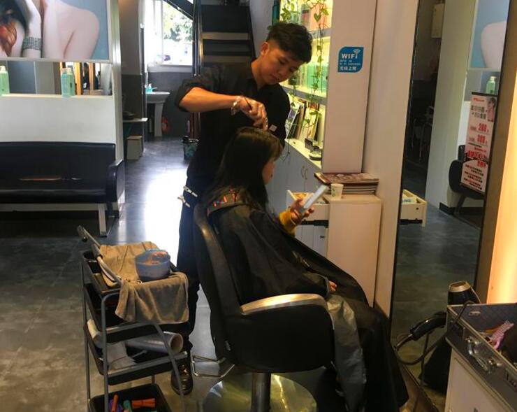 發(fā)型師就是經(jīng)歷無數(shù)次失敗才能變