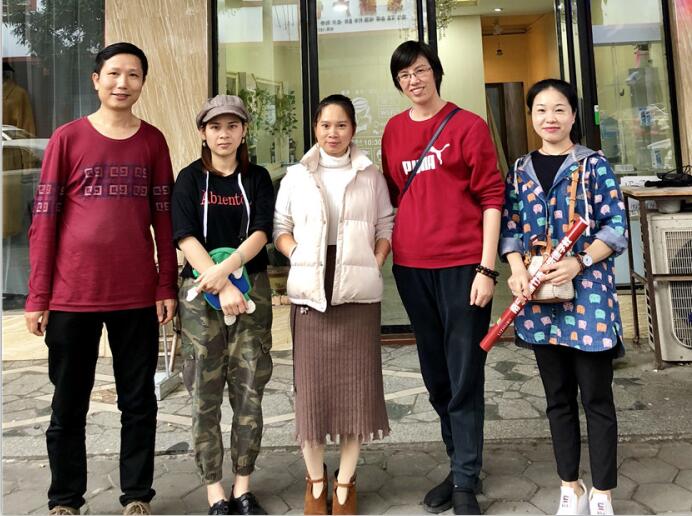 你昨天看到麗竹學(xué)校感恩送禮小分隊了嗎