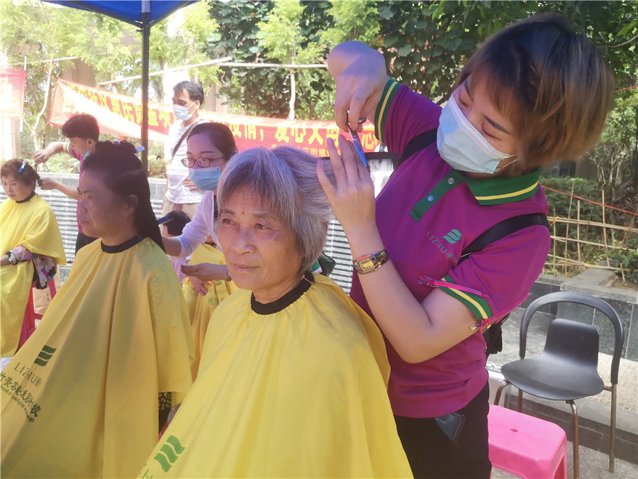 麗竹美發(fā)大篷車一路暢行，實踐出真知