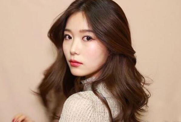 南寧美發(fā)學(xué)校：熱燙頭發(fā)不卷？