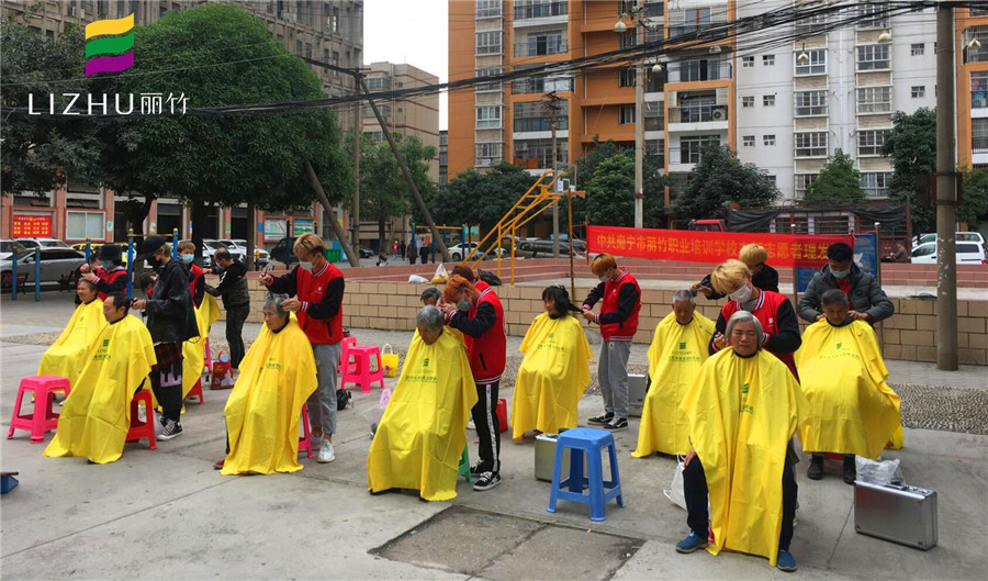 1607137810679868.jpg 20201203重型機(jī)械廠理發(fā)活動.jpg