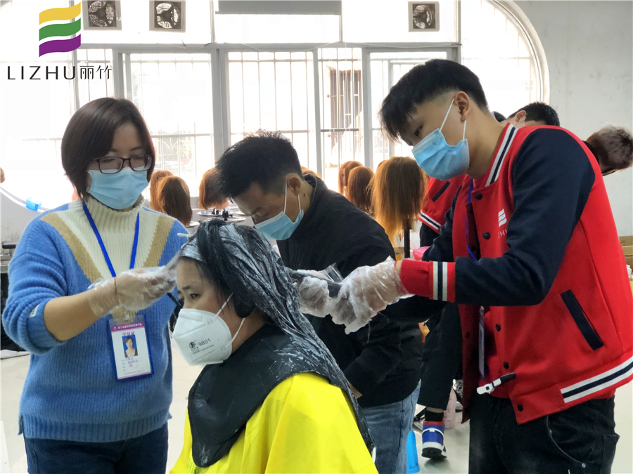 南寧美發(fā)培訓：染發(fā)“鎖色”技巧