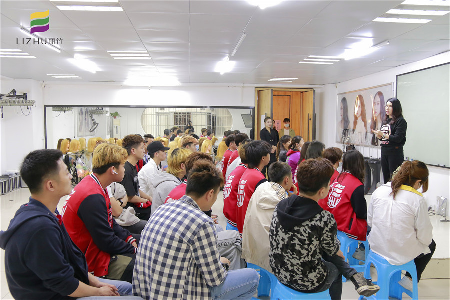 來廣西南寧美發(fā)學(xué)校學(xué)技能，就業(yè)有保障