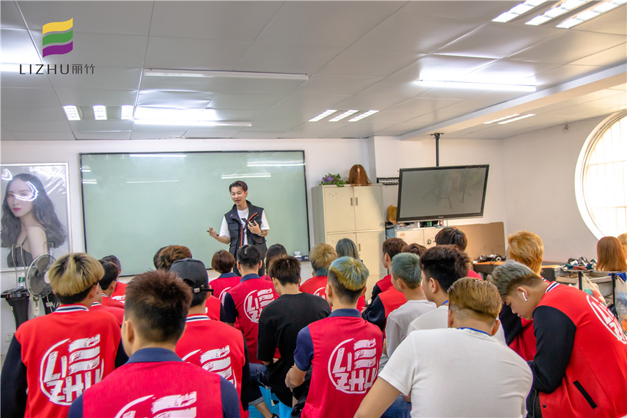 南寧學(xué)美發(fā)好就業(yè)嗎？來麗竹學(xué)?？纯淳椭懒?>
								
								<span id=