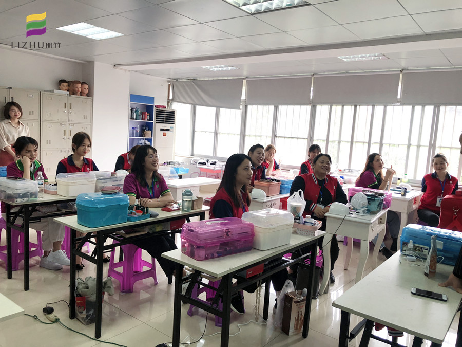 看了美甲就業(yè)宣講，你還會問南寧學(xué)美甲有前途嗎？