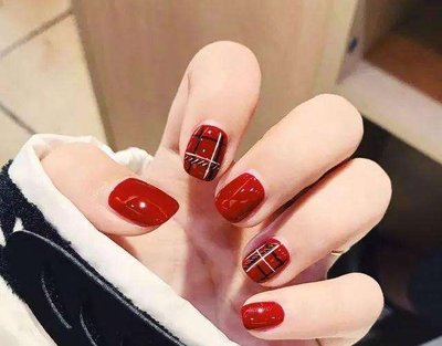 指甲指甲劈了怎么辦？南寧美甲學校教你解決辦法