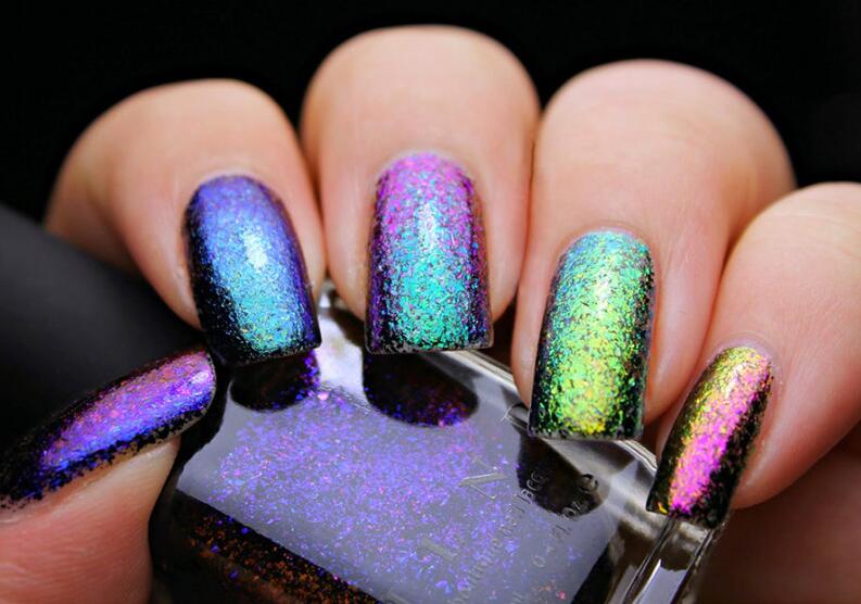 甲油膠拉絲了怎么辦？廣西美甲培訓學校找到解決辦法