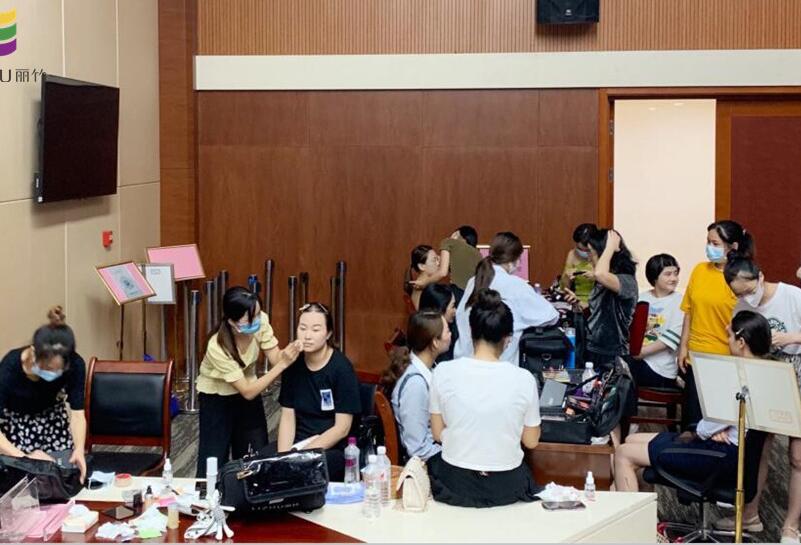 南寧化妝外出實(shí)踐，提升學(xué)員動(dòng)手能力