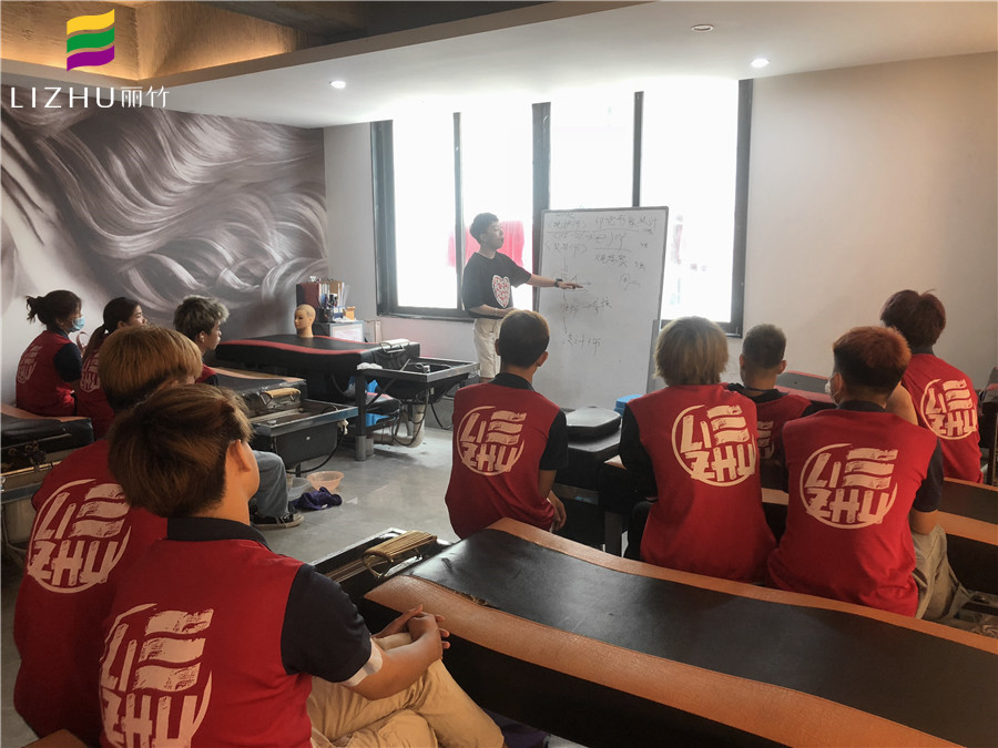 找工作？來廣西南寧美發(fā)學(xué)校就業(yè)宣講會看看