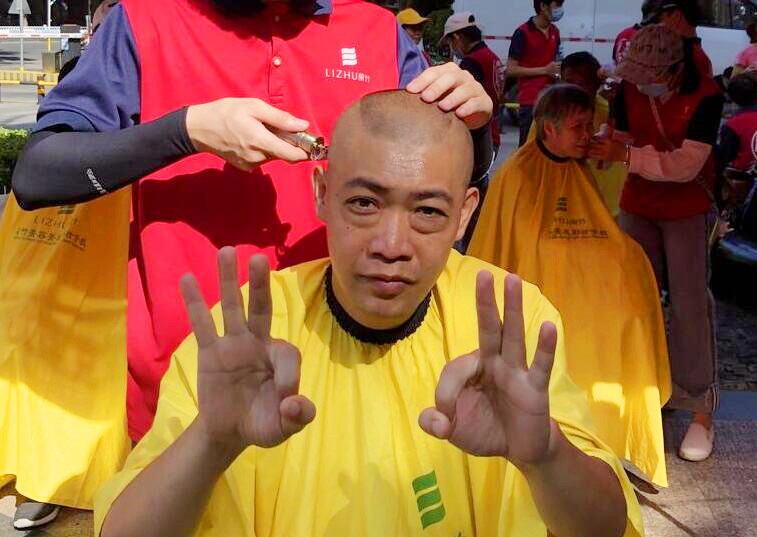 義剪活動(dòng)受點(diǎn)贊，看看廣西美發(fā)學(xué)校哪家實(shí)踐機(jī)會(huì)多