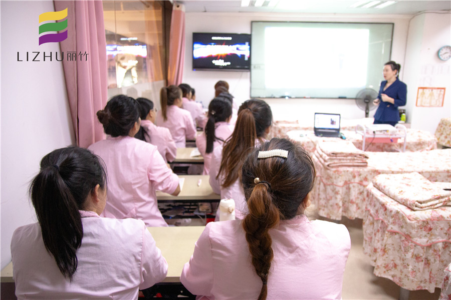 南寧學美容有前途嗎？來麗竹學校就業(yè)宣講會啊