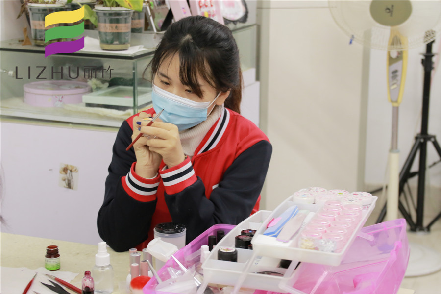 南寧美甲學(xué)校學(xué)子感言：因?yàn)閷?zhuān)業(yè)，所以我又“加報(bào)”了