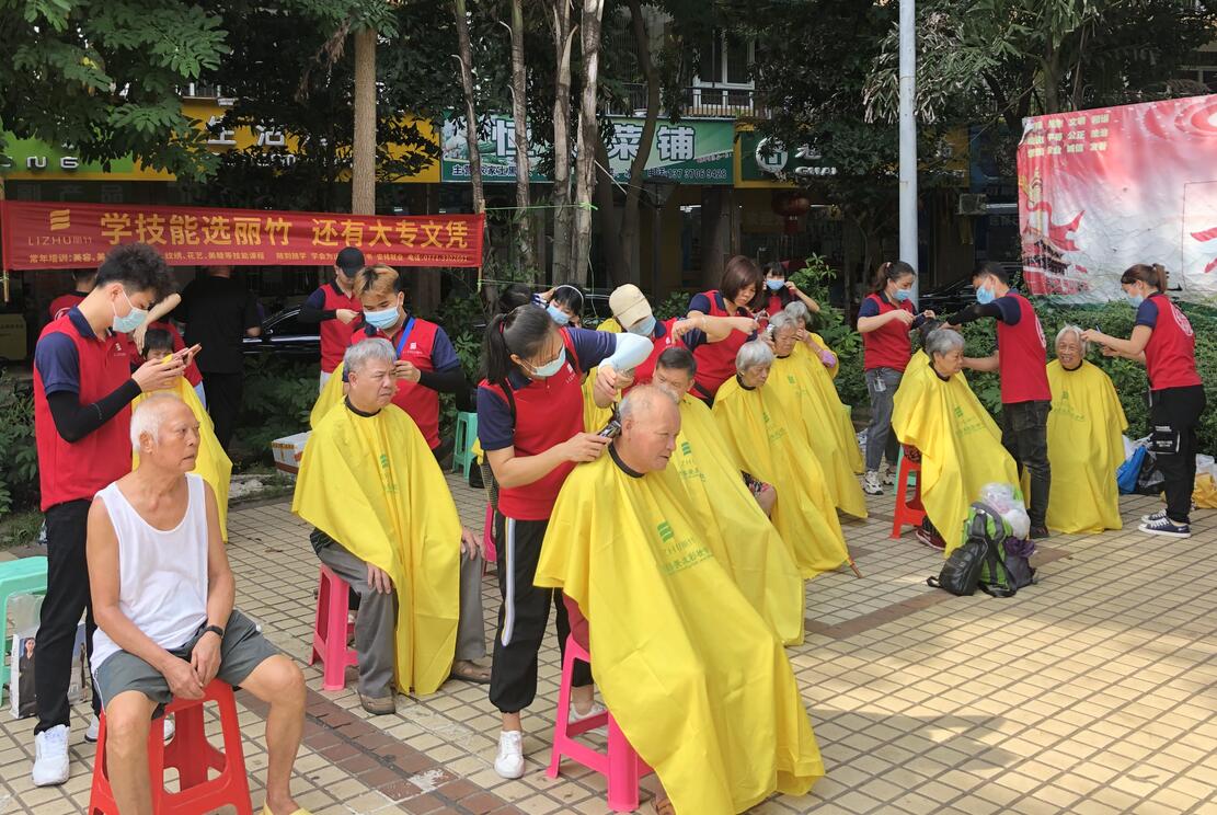 廣西學(xué)美發(fā)的學(xué)校哪家實(shí)踐多？麗竹提供免費(fèi)理發(fā)活動(dòng)