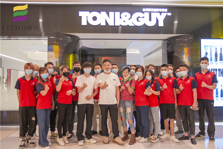 廣西美發(fā)培訓學校就業(yè)觀摩，為學員提供就業(yè)保障