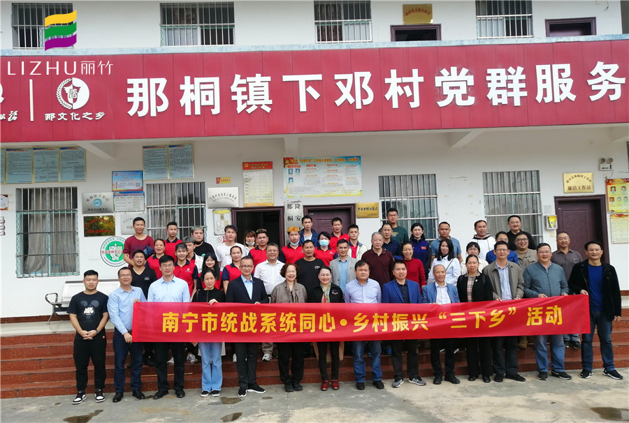 廣西美發(fā)培訓(xùn)學(xué)?！叭锣l(xiāng)”義剪活動(dòng)