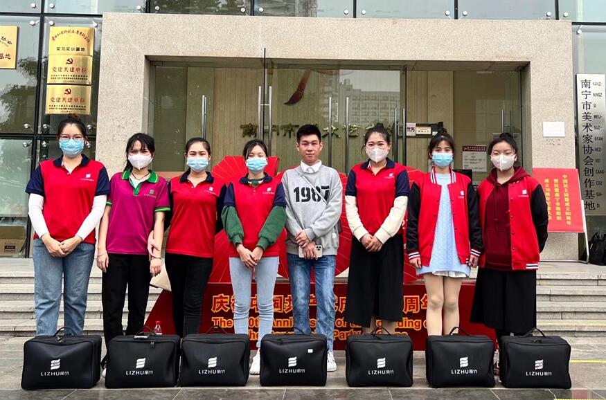 化妝校外實(shí)踐：南寧化妝學(xué)校外出活動(dòng)