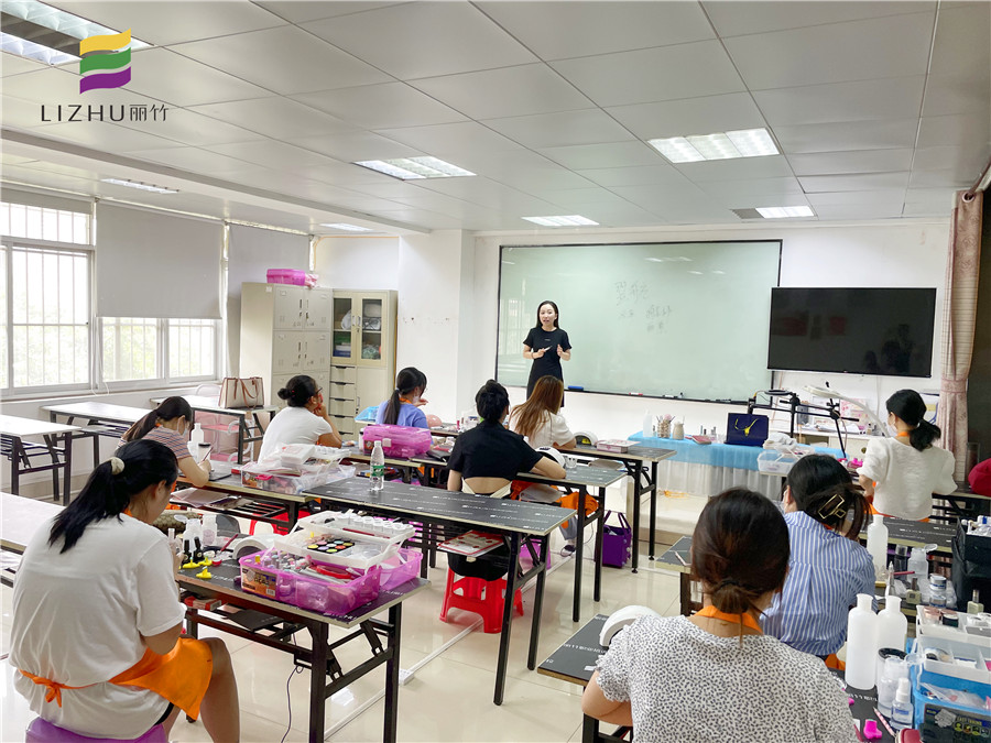 翌航定制美學(xué)連鎖機(jī)構(gòu)專場，南寧美甲培訓(xùn)學(xué)校就業(yè)宣講