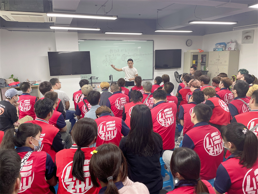 廣西美發(fā)學(xué)校哪家推薦工作？到麗竹學(xué)校就業(yè)宣講會(huì)