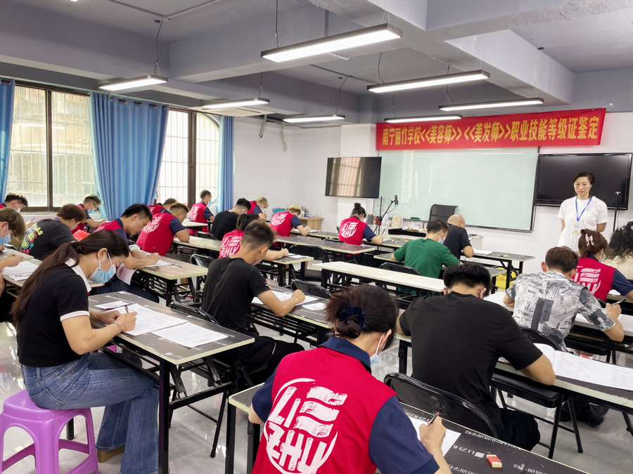 美發(fā)師證考試，麗竹學校一路高歌