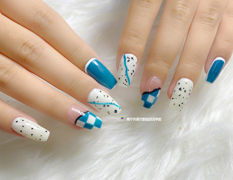 美甲知識(shí)與小常識(shí)：日式美甲的特點(diǎn)