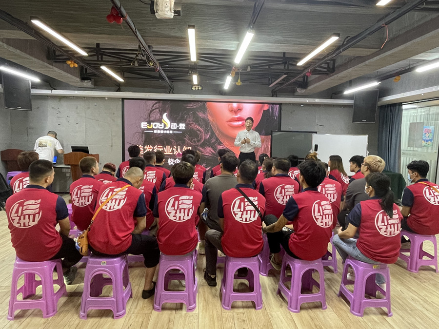 廣西學(xué)美發(fā)哪里推薦工作？廣西美發(fā)行業(yè)前景