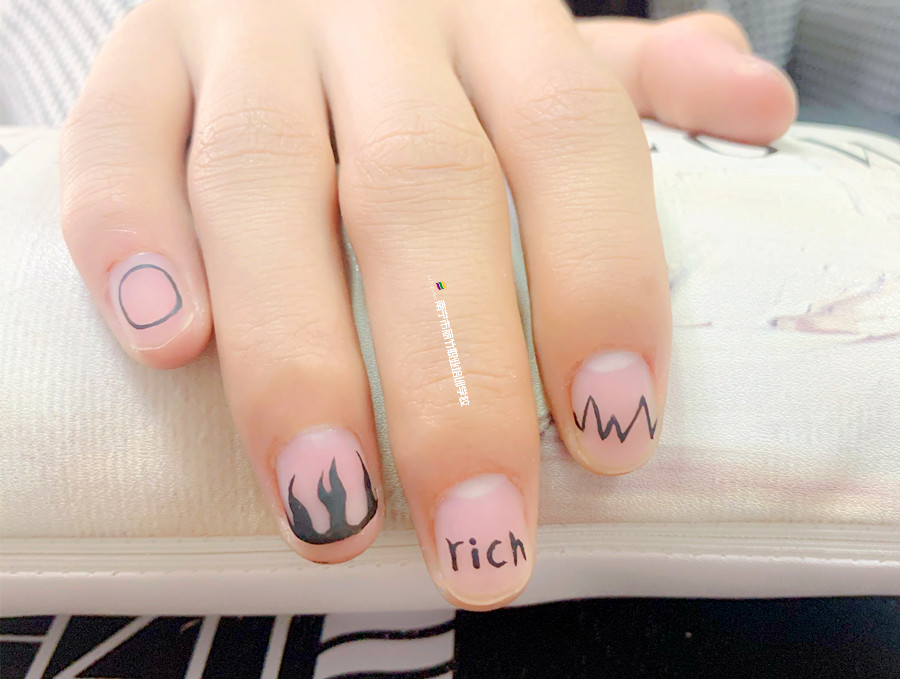 廣西美甲基礎教學：短甲美甲如何包邊？