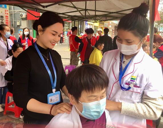 南寧美容公益活動，現(xiàn)場人氣火爆