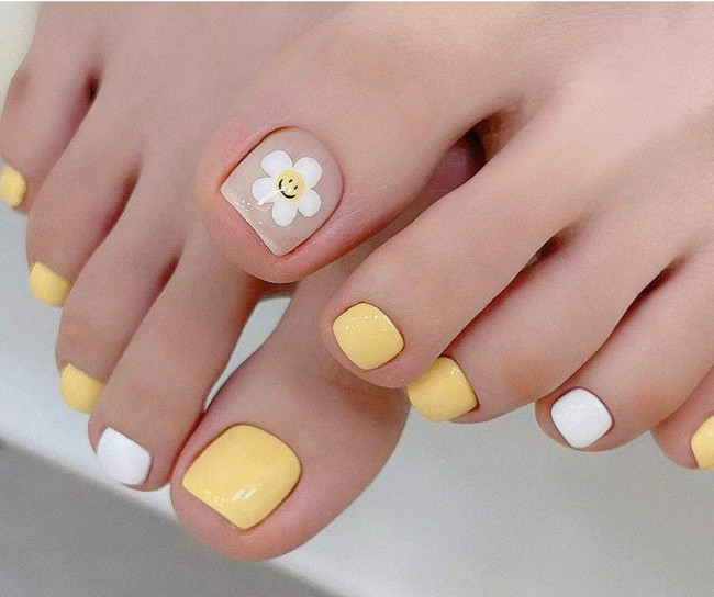 夏日腳趾美甲圖片，南寧美甲造型職業(yè)學(xué)校分享