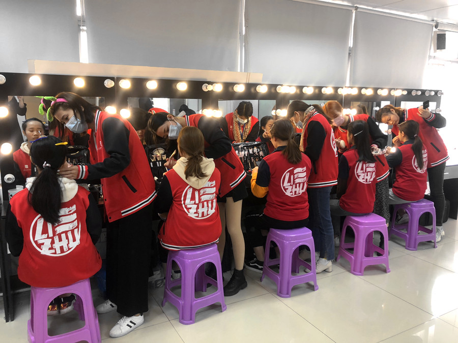 夏日腮紅教程，廣西化妝基礎(chǔ)手法演示