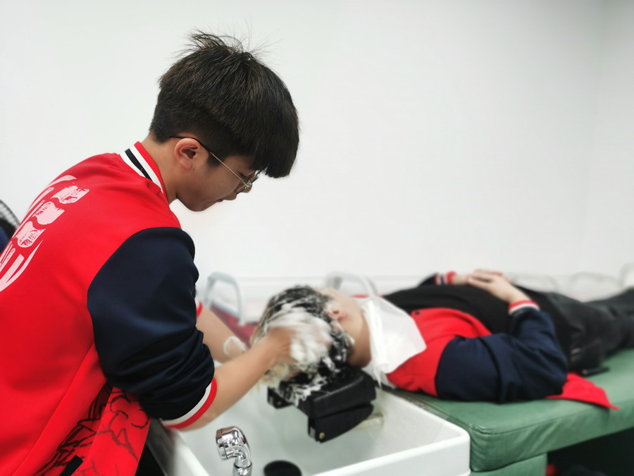 如何快速去屑的技巧，南寧洗護(hù)師