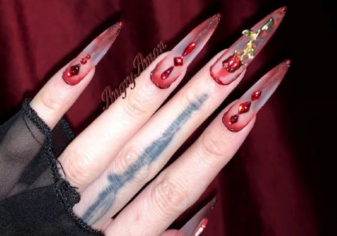 惡女美甲款式，廣西美甲職業(yè)技師學(xué)校準(zhǔn)備好了