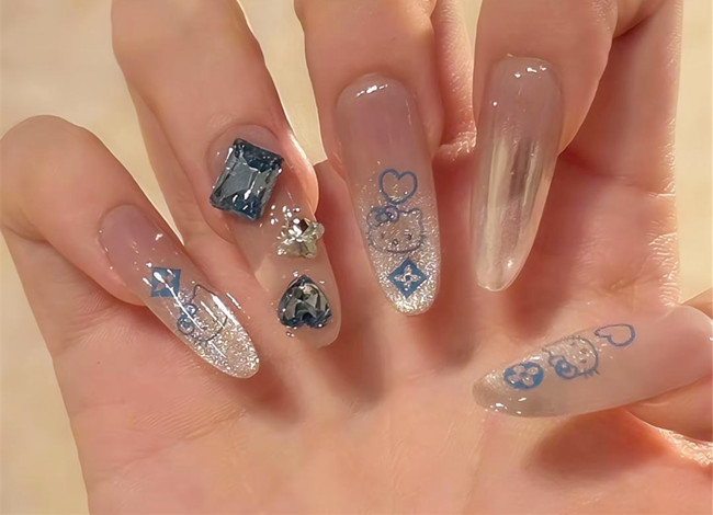 顯白藍(lán)色美甲，廣西美甲暑期速成班收集分享