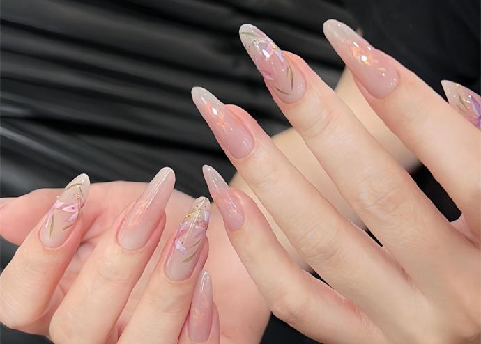 情人節(jié)美甲，美甲進(jìn)修在南寧