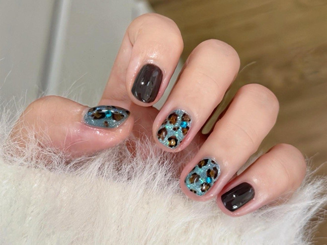 秋季豹紋美甲，南寧美甲培訓(xùn)中心分享