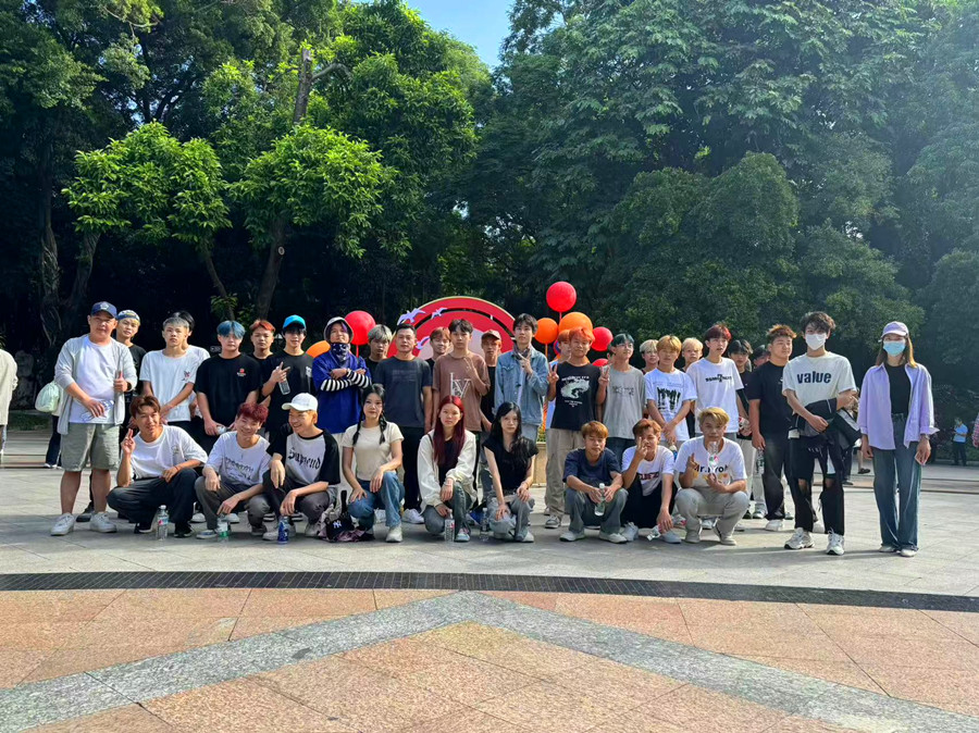 南寧美發(fā)學(xué)校組織學(xué)員開展秋季研學(xué)游活動(dòng)