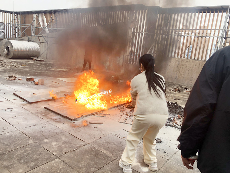 麗竹學(xué)校開(kāi)展消防安全宣傳培訓(xùn)活動(dòng)