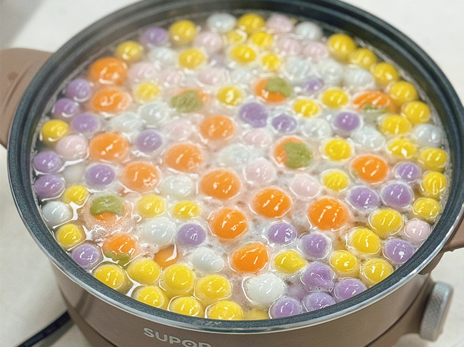 南寧美業(yè)職業(yè)培訓(xùn)學(xué)校舉行元宵活動(dòng)