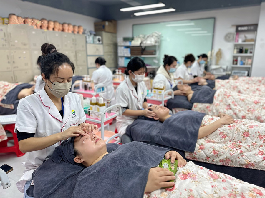 零基礎(chǔ)學(xué)美容護(hù)膚面部手法檢測