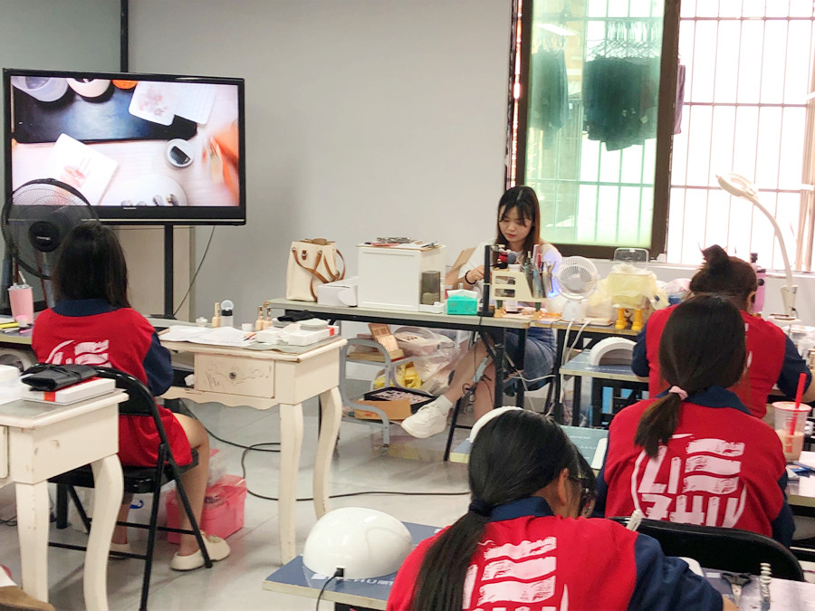 想在南寧學美甲技術，歡迎報讀麗竹學校