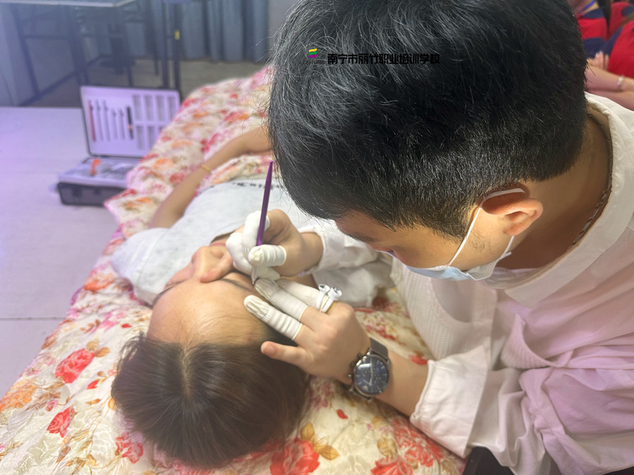 紋繡術(shù)后禁忌要點(diǎn)，廣西眉眼唇紋繡學(xué)校分享