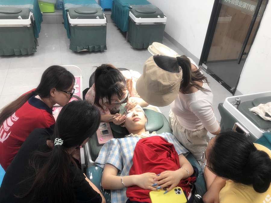 讓美睫保持時(shí)間長(zhǎng)的技巧，學(xué)美睫從零開(kāi)始