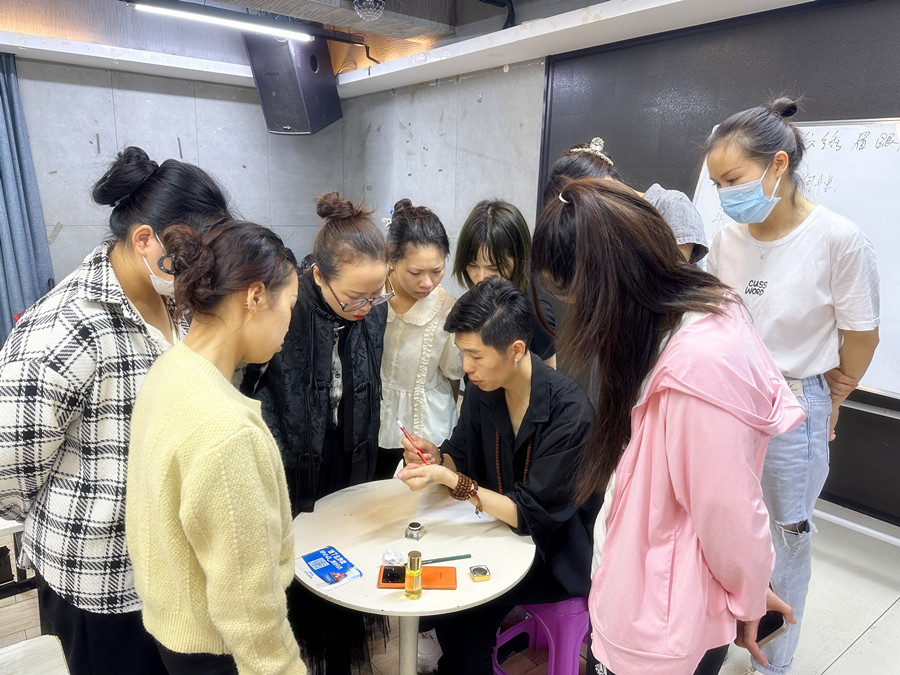 薄唇和厚唇的調整方法，廣西紋繡進修深造培訓?