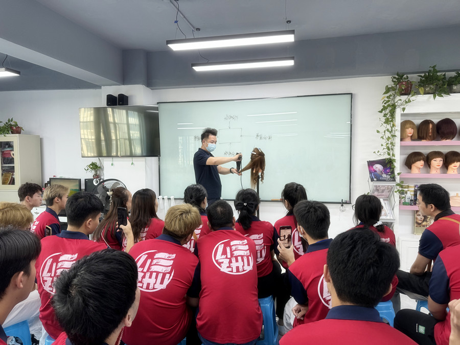 如何正確吹發(fā)護(hù)發(fā)，南寧美發(fā)養(yǎng)發(fā)技巧