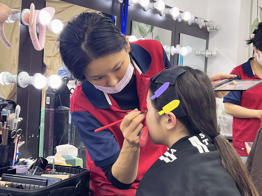 廣西彩妝實操，記錄同學(xué)們的每次努力