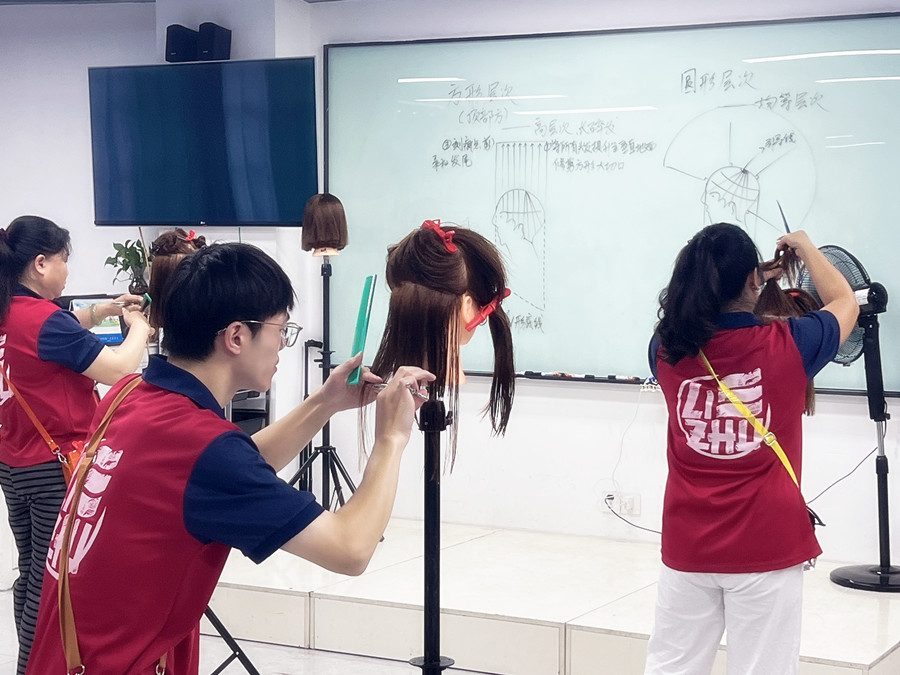 圓形層次修剪是什么？廣西美發(fā)造型學(xué)校為你解答