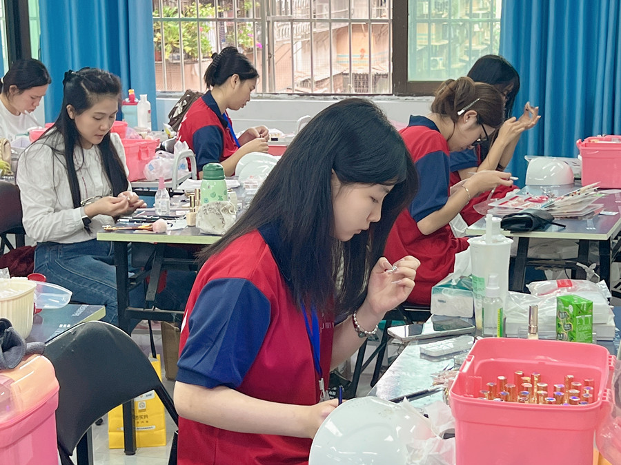 廣西美甲學(xué)習(xí)日常，到處都是歡聲笑語