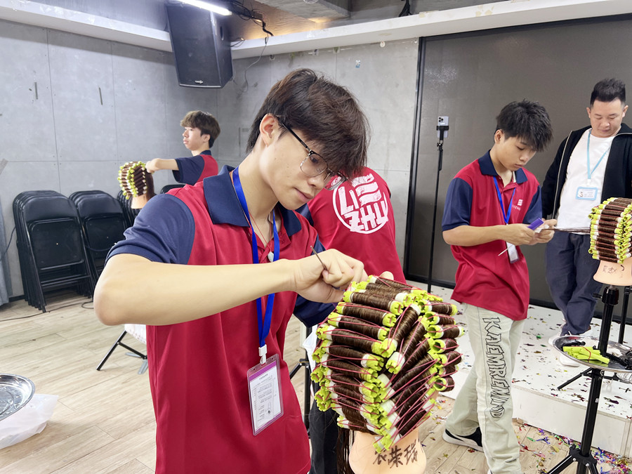 美發(fā)新手如何學(xué)上杠？南寧卷發(fā)培訓(xùn)