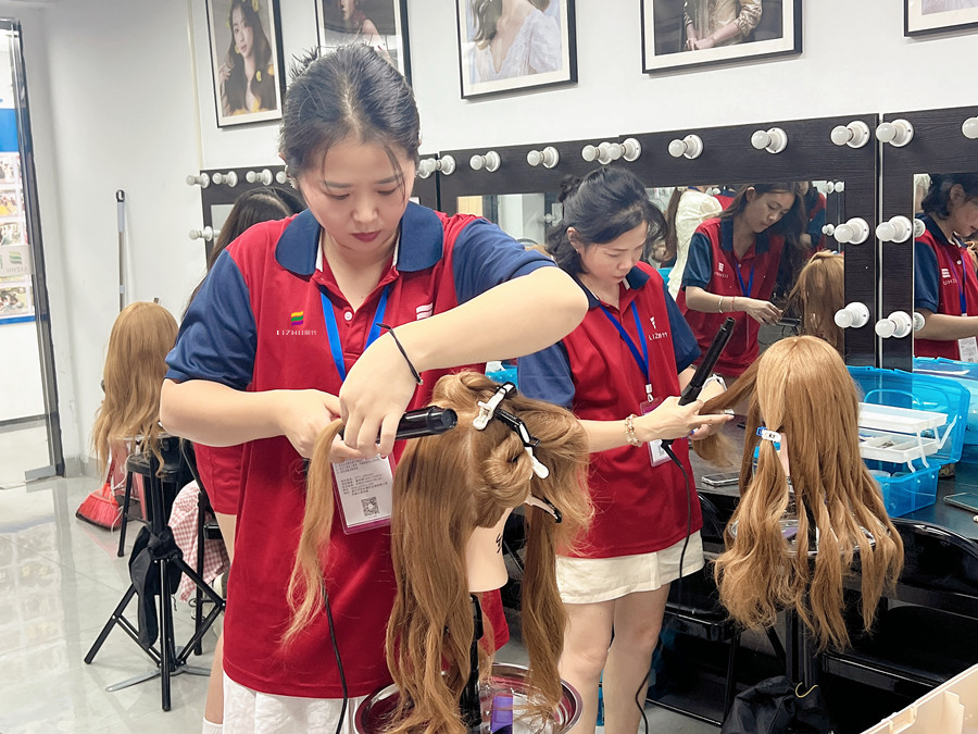 卷發(fā)護(hù)理技巧，廣西燙染技術(shù)學(xué)校課程