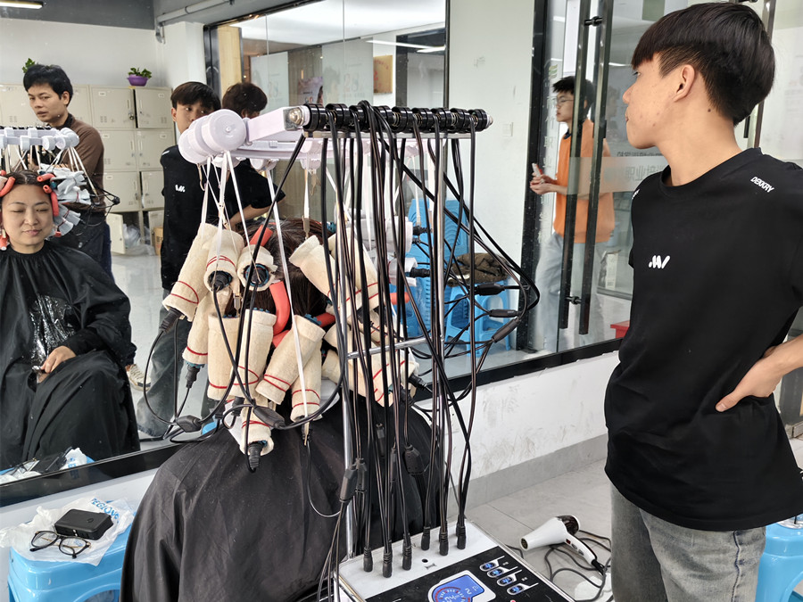 專業(yè)燙發(fā)的前后對(duì)比，南寧美發(fā)燙染實(shí)訓(xùn)課堂