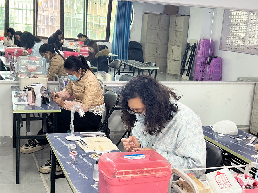 南寧美甲創(chuàng)業(yè)，歡迎到麗竹美甲學(xué)校